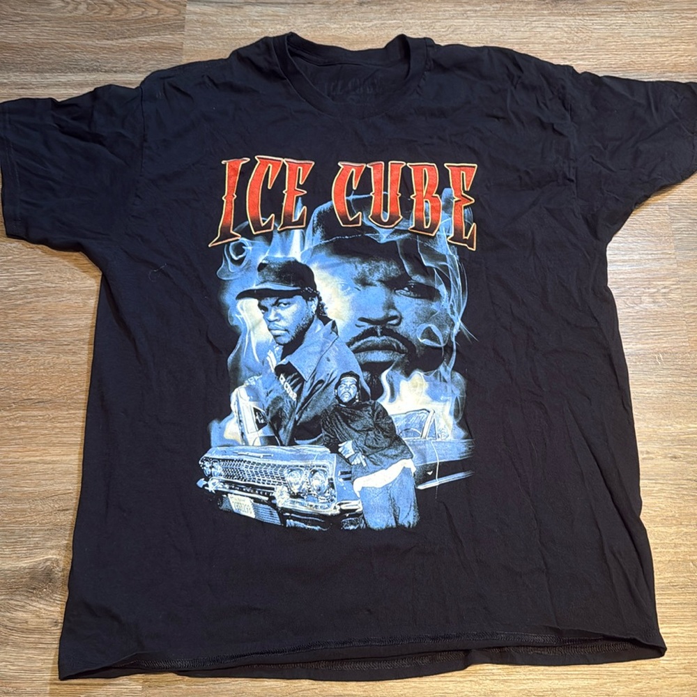 Graphic tee size XL